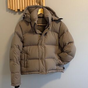 Aritzia Women’s Super Puff Jacket